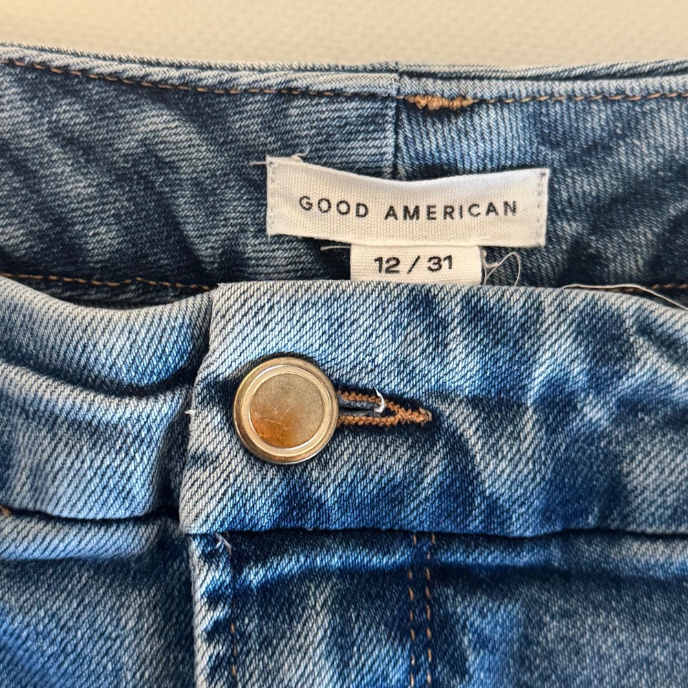 Good American Good Classic Frayed Hem Boot JeansStyle GCB953T - Picture 5 of 11